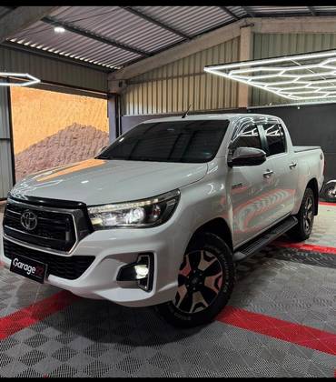 TOYOTA HILUX 2.8 SRX 4X4 CD 16V DIESEL 4P AUTOMÁTICO TOYOTA HILUX 2.8 SRX 4X4 CD 16V DIESEL 4P AUTOMÁTICO